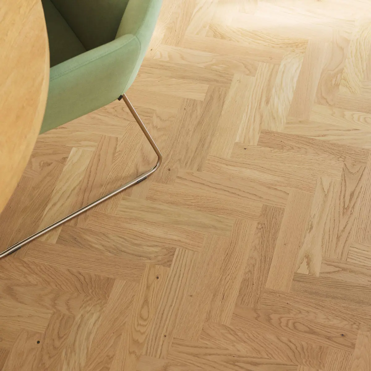 Fiskbensparkett 2:sort Oak Rustic B II Ek, 1-stav, Mattlack