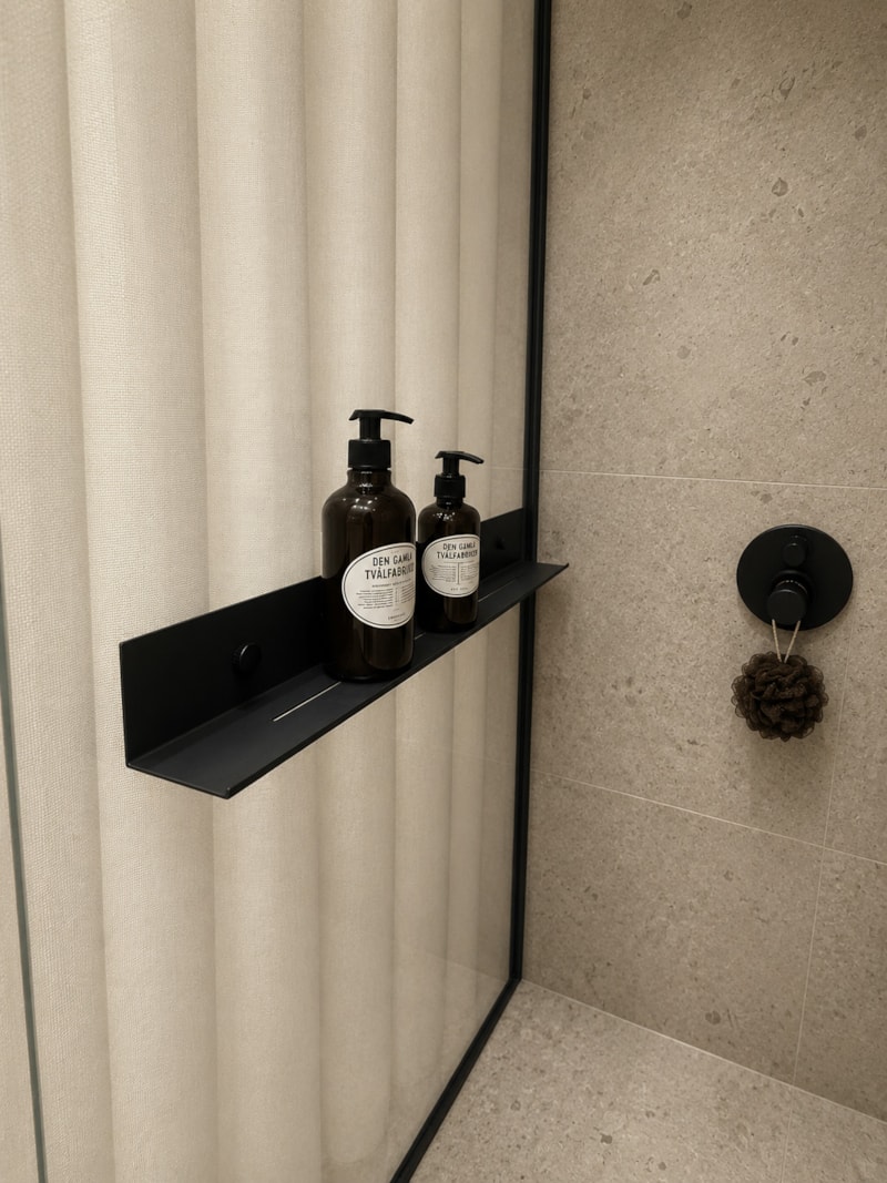 Badrumsinspiration med inredning och detaljer