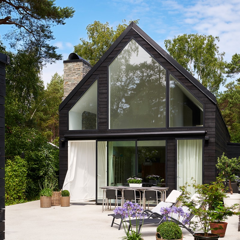 Scandinavian Classic Black