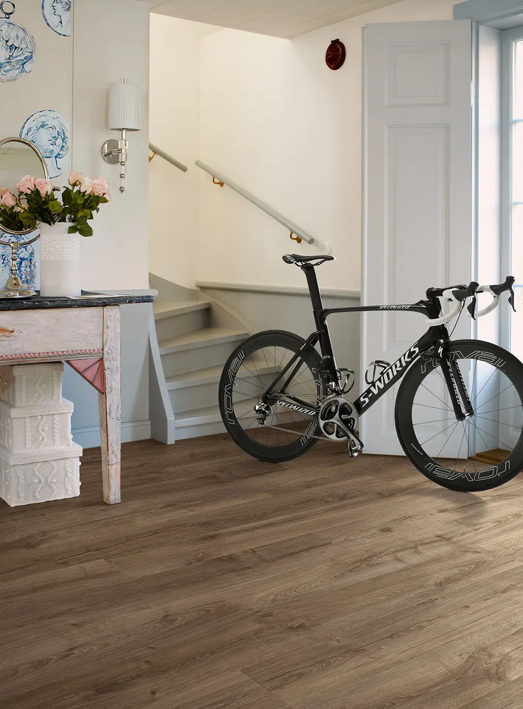 Inspirationsrum 1: Hall med laminatgolv i slitstark trälook