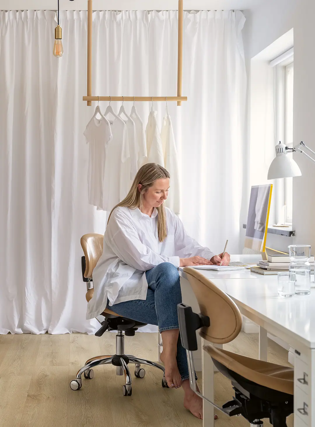 Inspirationsrum 6: Hemmakontor med laminatgolv i neutral ton