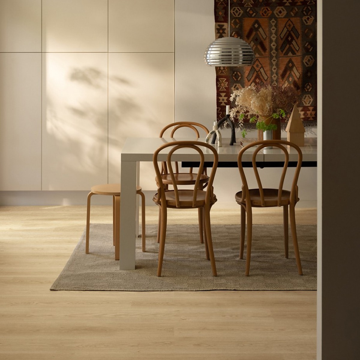 Laminatgolv trender 2026 – naturtrogen struktur och modern design