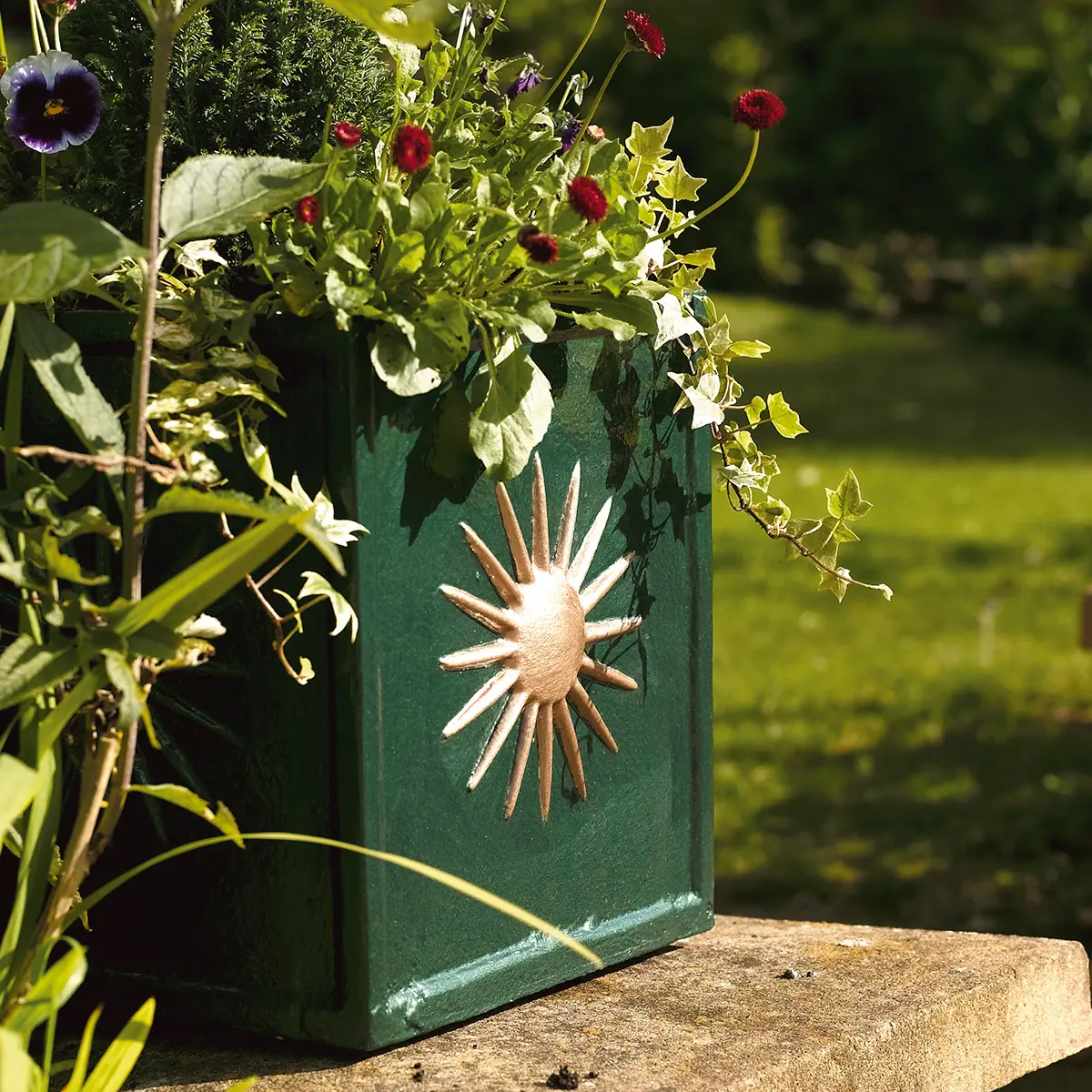 Fräscha upp uteplatsen med sprayfärg och återbruk