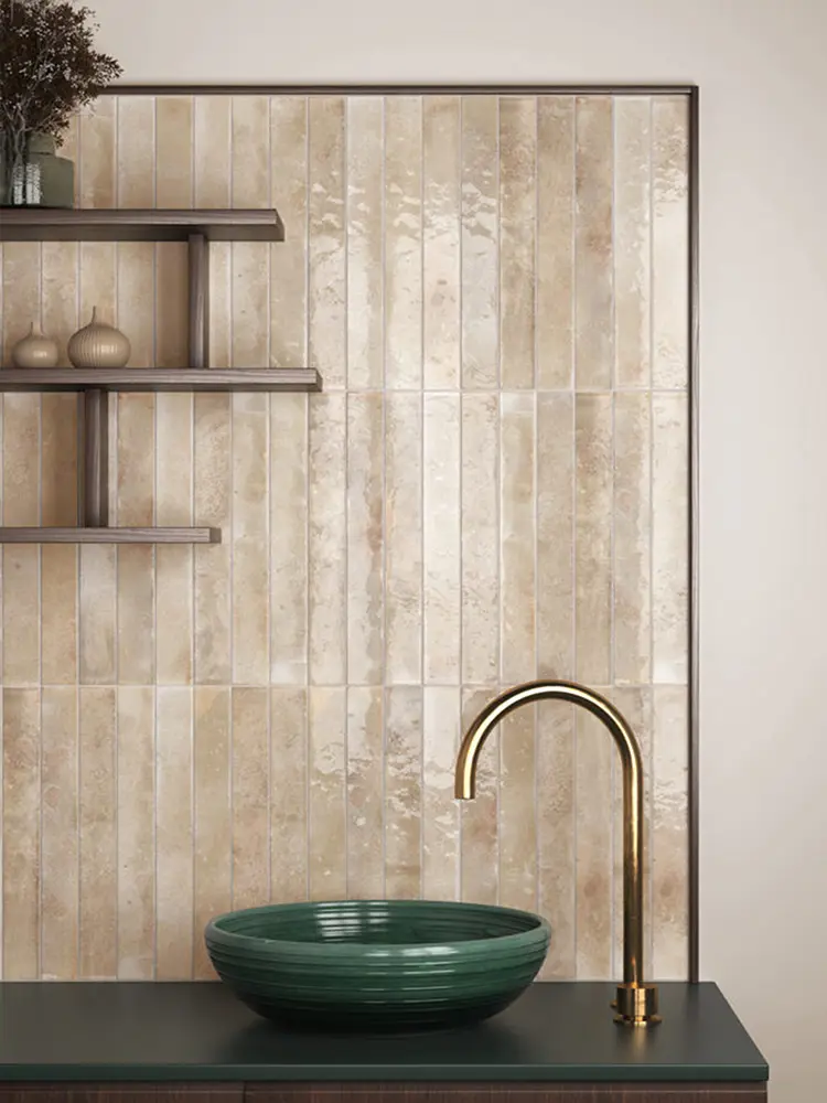 Kakeltrender 2026 – handgjort kakel i varma toner från serien Equipe Bali