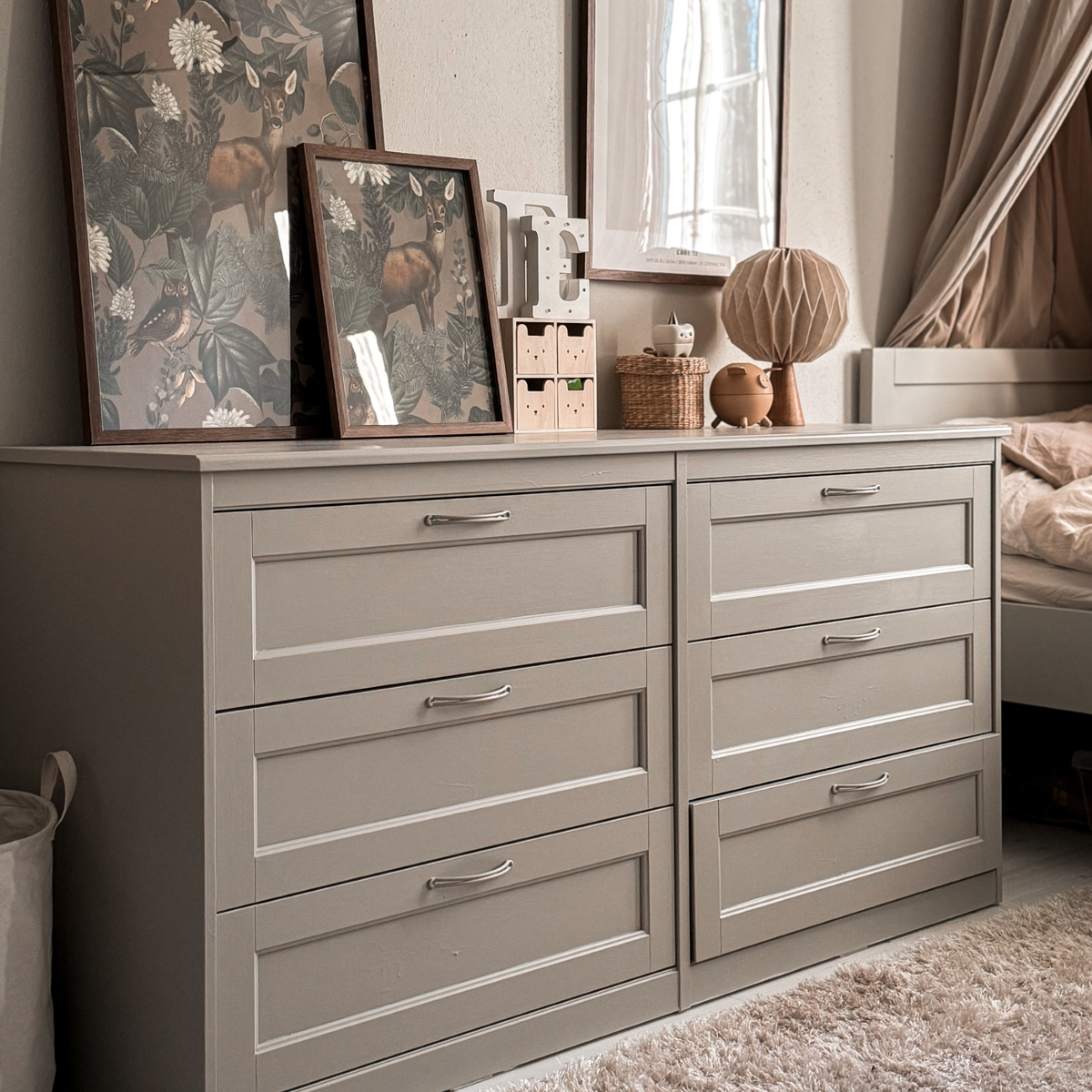 Byrå målad i Sandras Cappucino